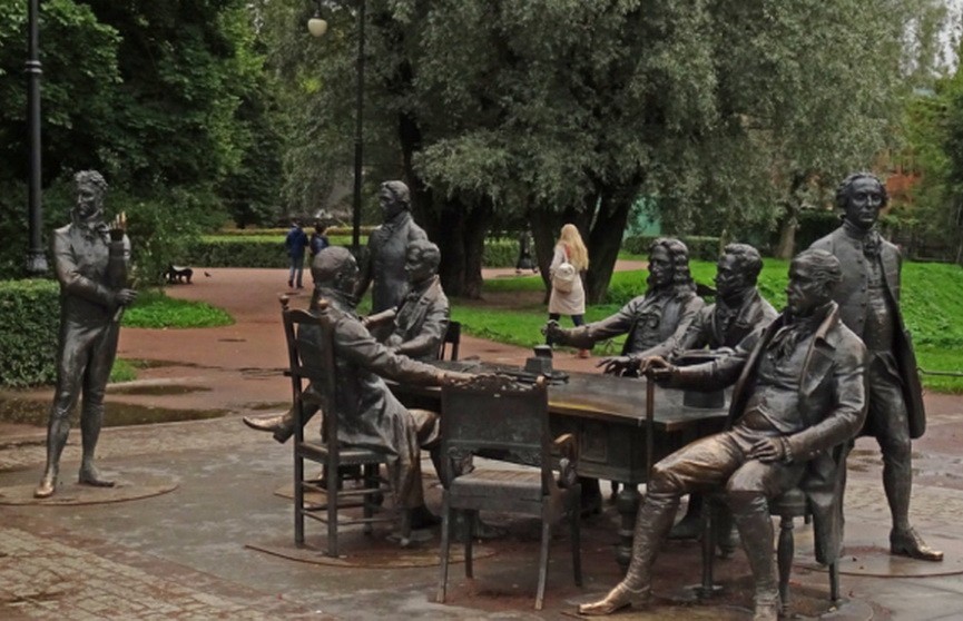 В Санкт-Петербурге семь лет простоял памятник не тому человеку