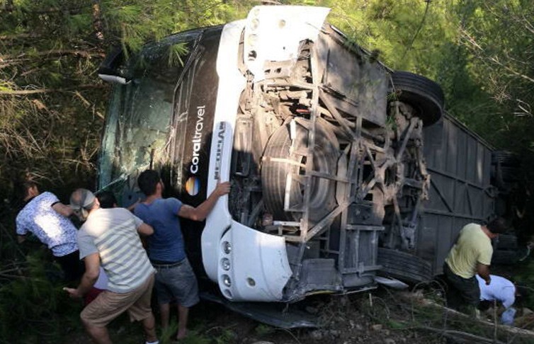Туристический автобус попал в ДТП в Анталье: пострадал 41 человек
