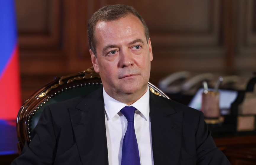 Медведев: Россия может изъять имущество иностранных компаний из-за воровства ее активов