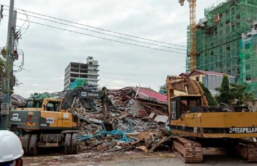 Cтроящееся здание обрушилось в Камбодже: есть жертвы
