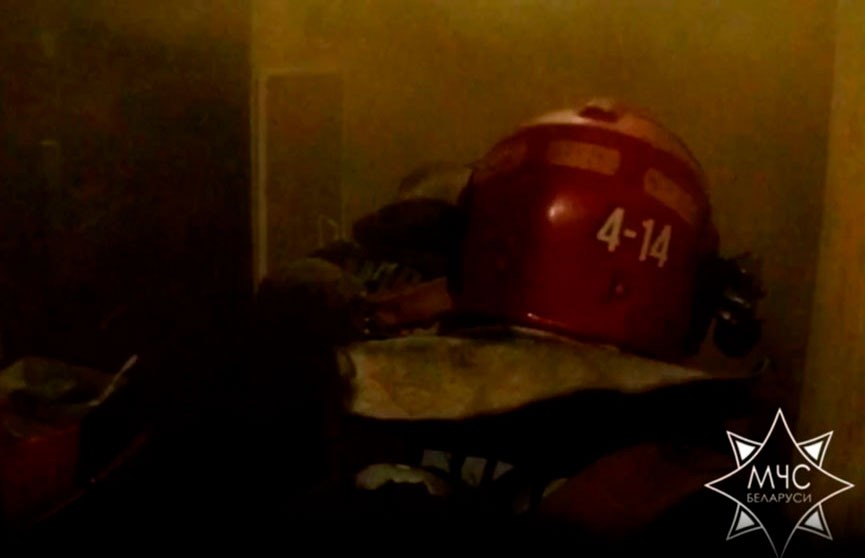 В Полоцке сотрудники МЧС спасли женщину из пожара в квартире