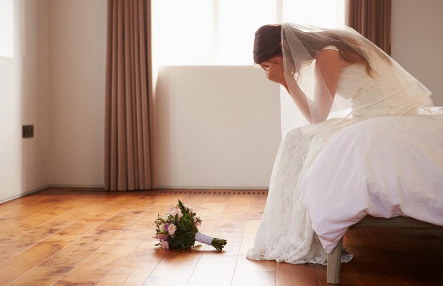Мать жениха выбрала белое платье для свадьбы, чем разозлила невесту