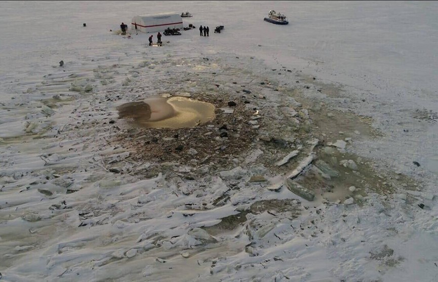 Со дна Онежского озера подняли тело погибшего члена экипажа Ми-8