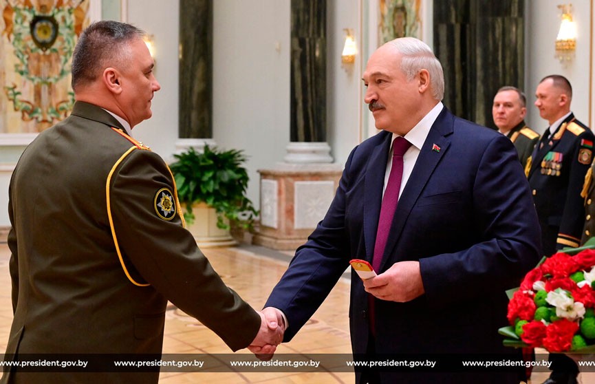 Александр Лукашенко: Наши воины непреодолимой стеной стоят на пути реального врага