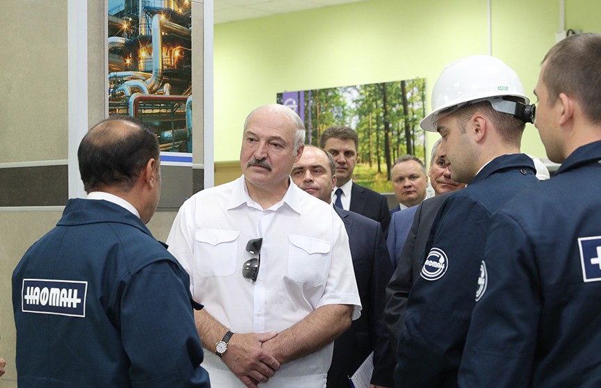 Александр Лукашенко ознакомился с модернизацией завода «Нафтан» и с правительством обсудил проблемы нефтяной отрасли
