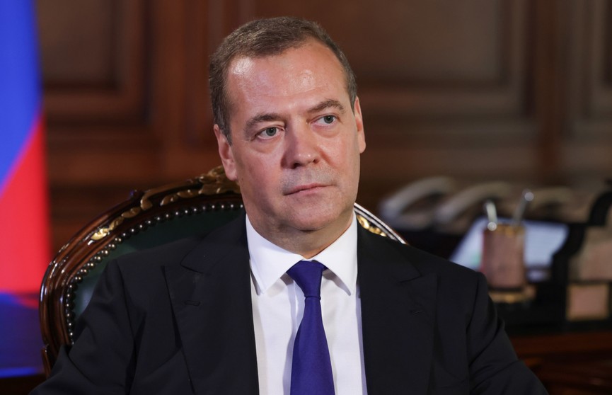 Медведев иронично прокомментировал то, как украинские СМИ освещают работу ПВО страны