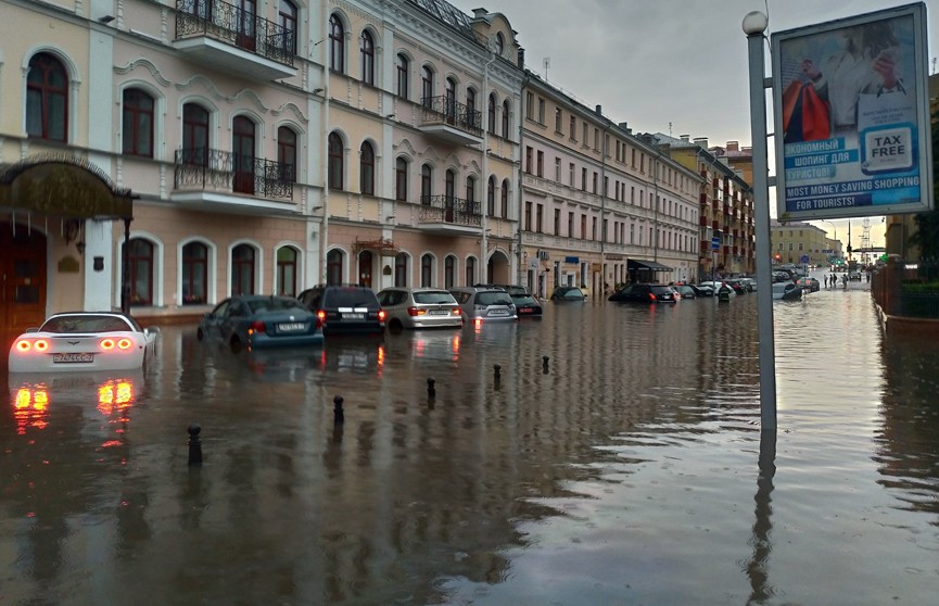 На Минск обрушился сильный ливень
