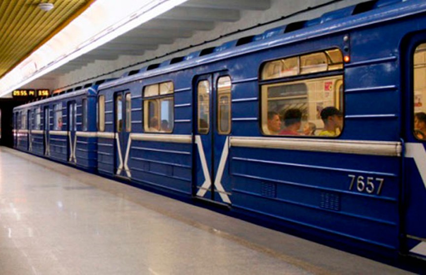 Московская линия минского метро остановилась на 12 минут