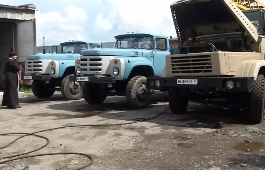 Новенькие грузовики, законсервированные во времена СССР, отправили в зону СВО