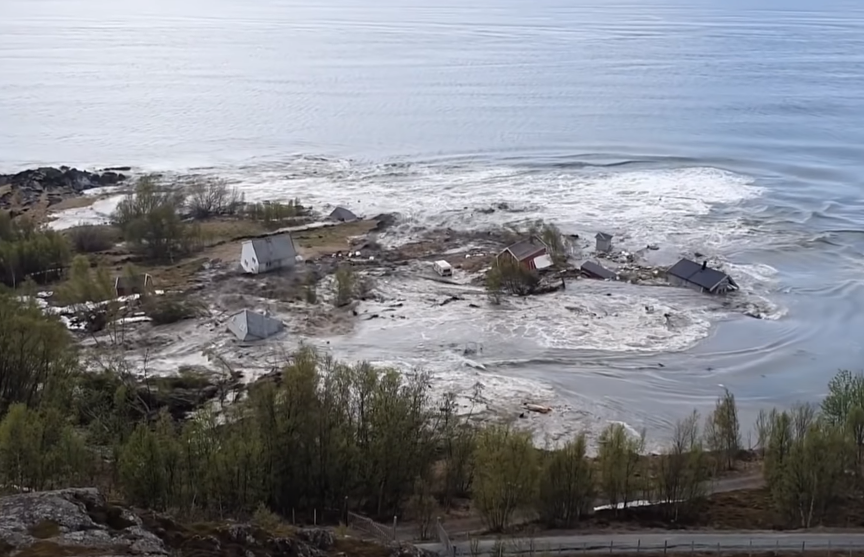 Мощный оползень на севере Норвегии унес в море целую деревню