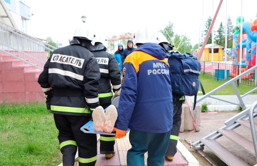 В Москве спасатели через окно эвакуировали мужчину весом более 300 кг