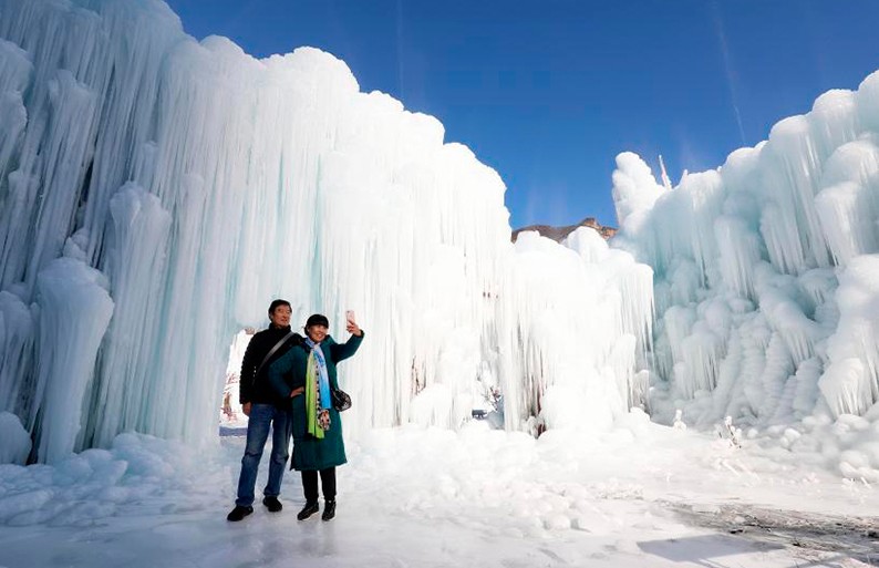 Водопады стали ледяными из-за мороза в Китае. Посмотрите, какая красота!