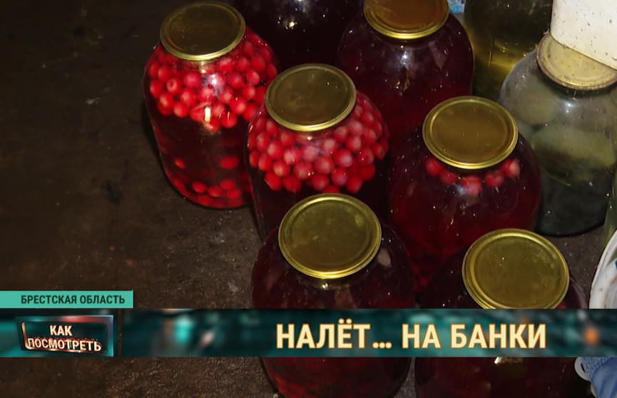 В Брестской области мужчину «потянуло на солененькое»: украл у соседки 70 банок с консервацией