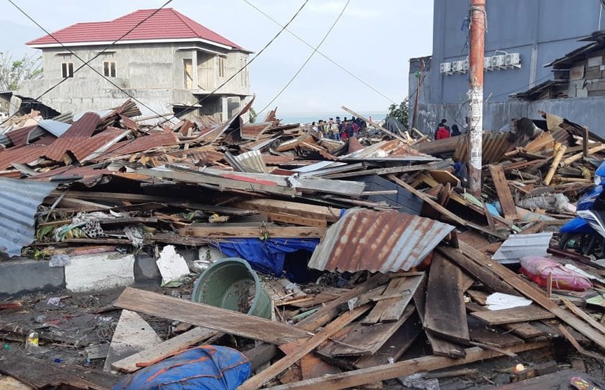Мощное землетрясение в Индонезии: погибли 832 человека