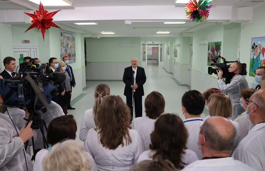 Александр Лукашенко посетил детскую инфекционную больницу в Минске