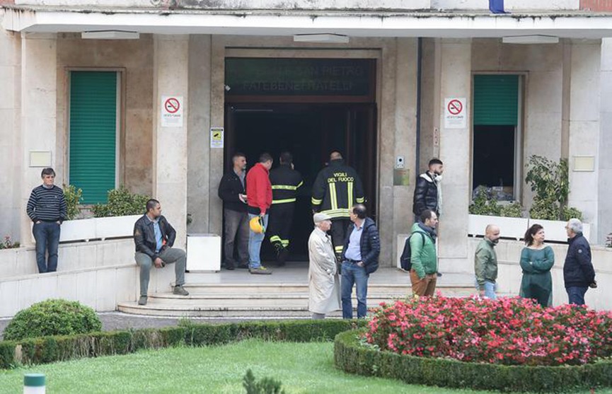 Сотни пациентов римской больницы были эвакуированы из-за пожара