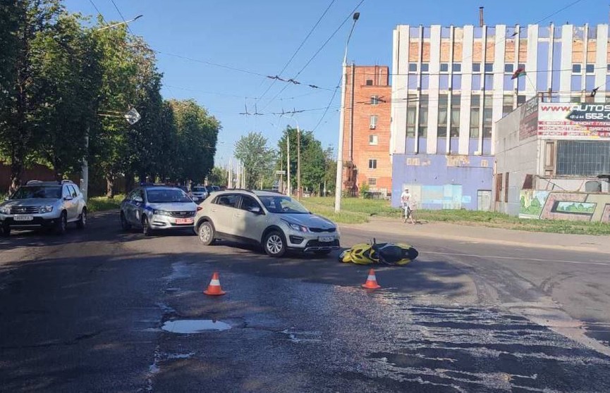 Легковушка сбила мотоциклиста в Минске