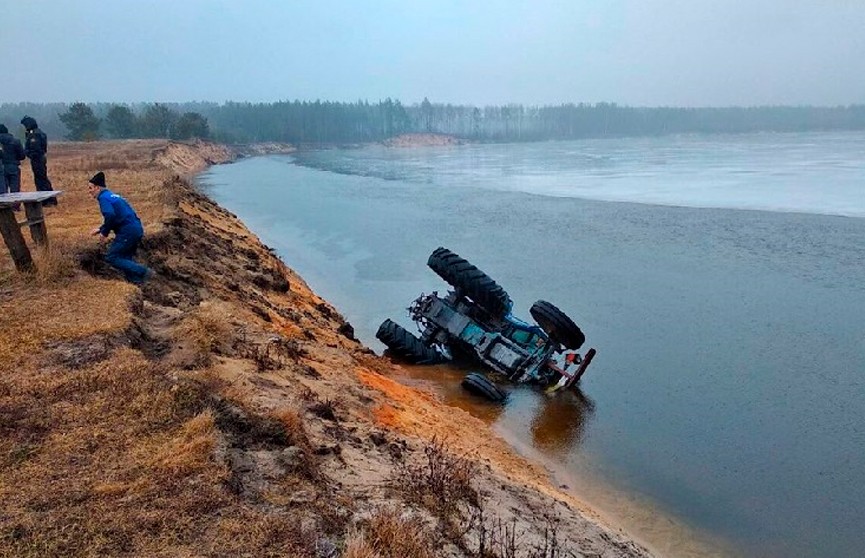 Трактор перевернулся и упал в реку в Лоевском районе: погиб 26-летний мужчина