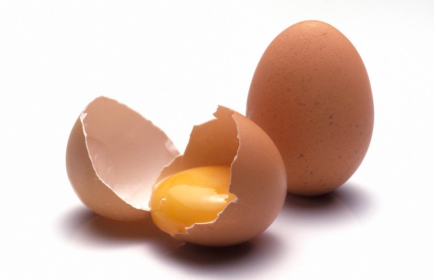 Мужчина согласился за деньги съесть 50 яиц, но умер после 41