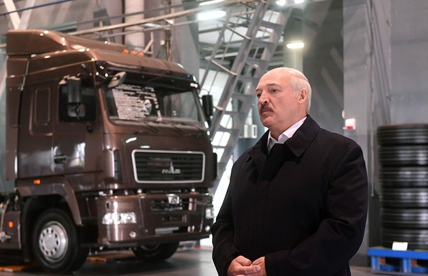 Лукашенко оценил разработки белорусских ученых в области электротранспорта: «Очень впечатляет»