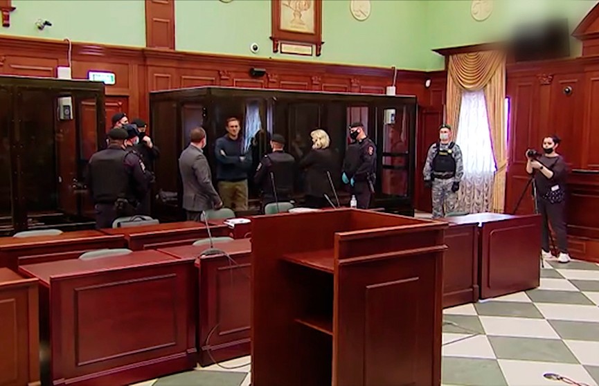 Более 200 человек задержаны у Мосгорсуда перед началом слушания по делу Навального