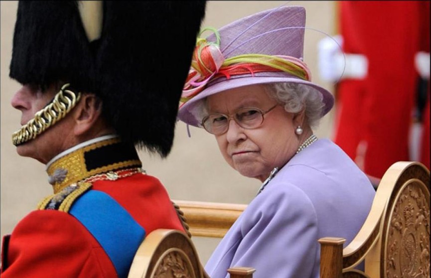 «Они раскалены от ярости»: как отреагировала королевская семья на заявление принца Гарри отказаться от привилегий