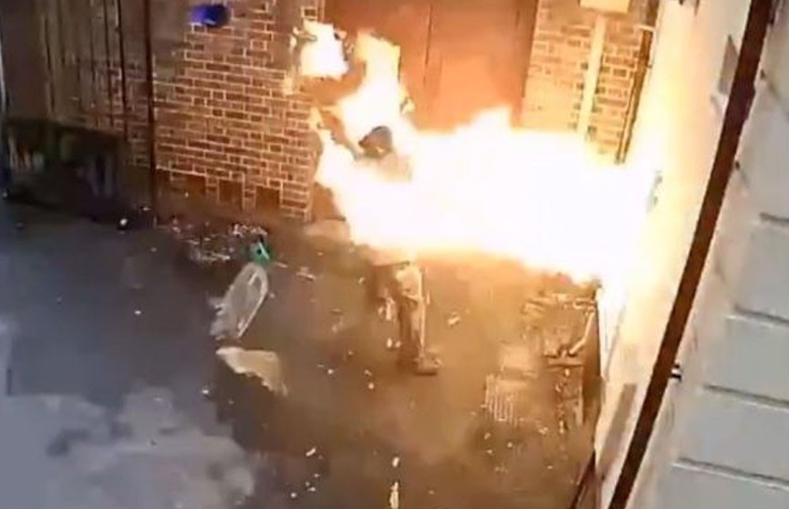 В Англии мужчина поджег синагогу и оказался в огне (ВИДЕО)