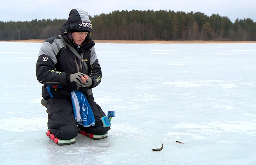 За три часа словил около 400 рыб: рассказываем про белоруса, который стал чемпионом мира по лову рыбы со льда на мормышку