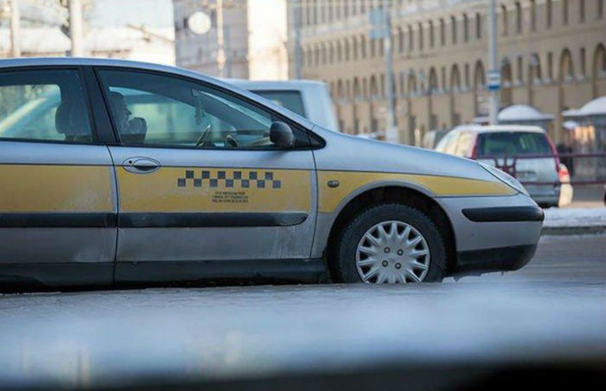Житель Орши угнал такси с водителем