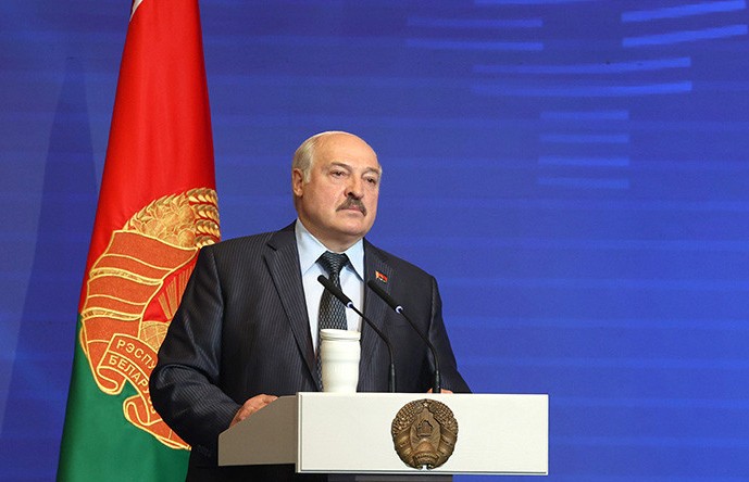 Лукашенко: у руля Беларуси не олигархи, а люди, которых выдвигает на должности сама жизнь
