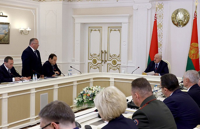 Предпринимательство, агроусадьбы, финансы и обращение с радиоактивными отходами: Лукашенко провел совещание с правительством