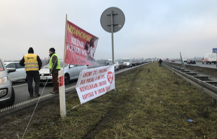 Протест «жёлтых жилетов» перекинулся на Польшу: фермеры заблокировали трассу под Варшавой