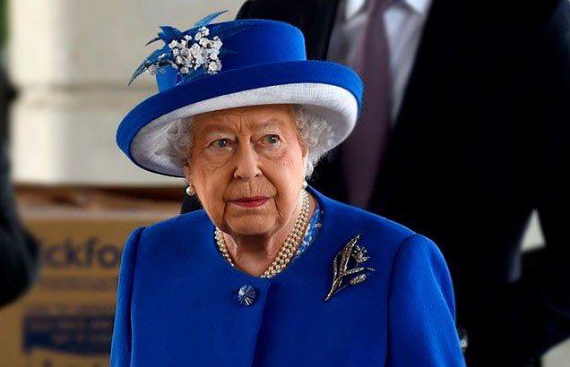 Елизавета II впервые в истории разрешила прислуге написать мемуары о жизни в Букингемском дворце