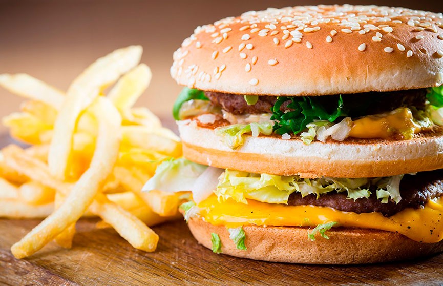 Исследователи рассказали, какая еда приводит к опасным нарушениям в работе мозга