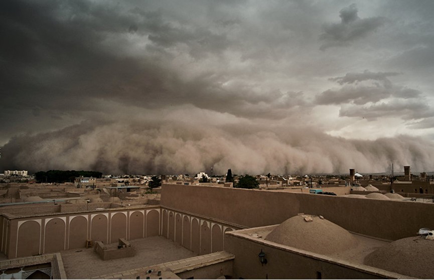 Песчаная буря в Иране: 145 человек обратились за медпомощью