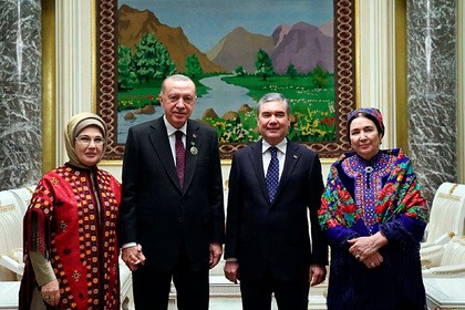 В СМИ появилось первое фото жены президента Туркменистана
