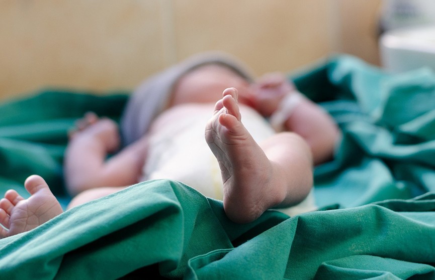 Девушка родила ребенка после 14 направлений на аборт