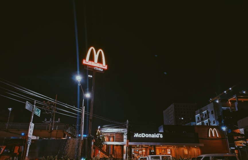 Фанаты группы BTS стали причиной закрытия филиалов McDonald's в Индонезии