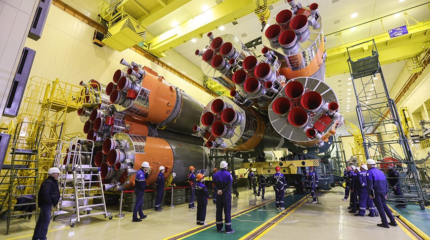 «Роскосмос»: на Байконуре закончена сборка ракеты с пилотируемым кораблем, на котором полетит белоруска