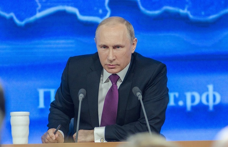 Путин подписал закон о наказании и крупных штрафах за дискредитацию добровольцев СВО