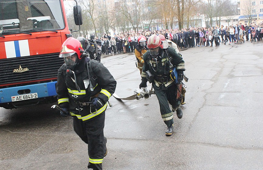 Более 950 человек эвакуировали из школы в Осиповичах