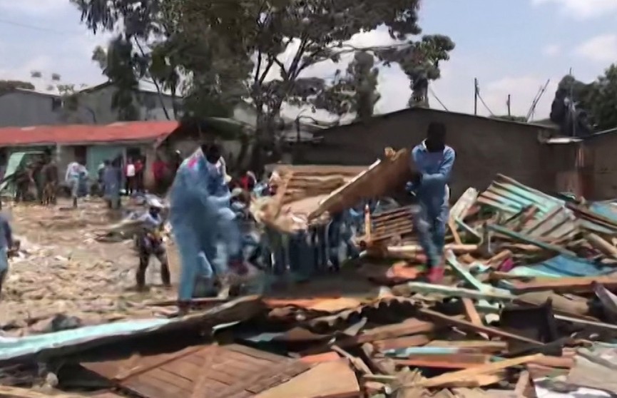 Потолок обрушился в кенийской школе во время уроков: погибли 7 детей