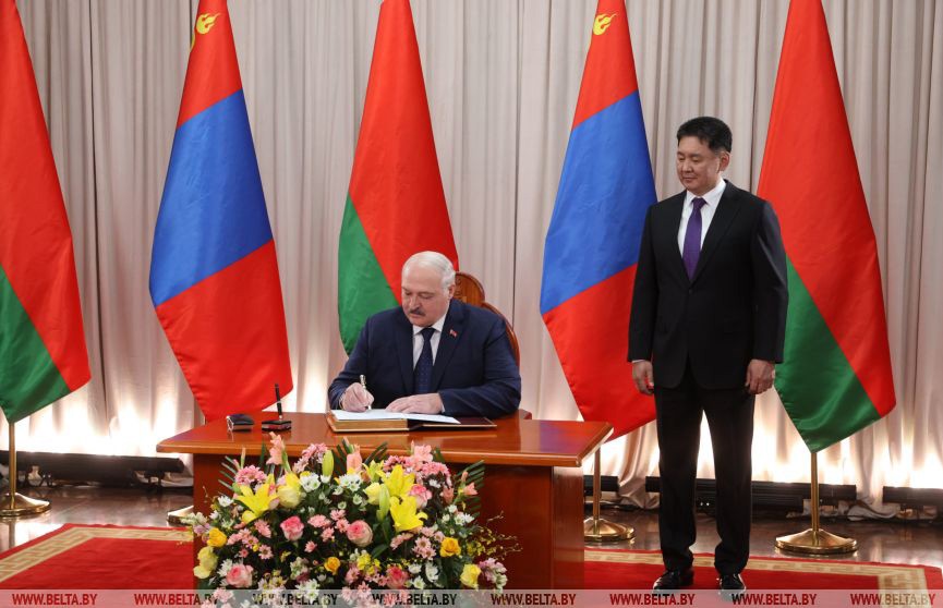 Александр Лукашенко: Мы договорились о поставках белорусской техники в Монголию