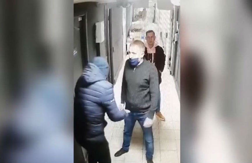 В Минске мужчина хотел пронести продукты мимо кассы магазина и ударил охранника (ВИДЕО)