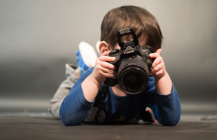 Как правильно фотографировать детей дома: топ-5 правил