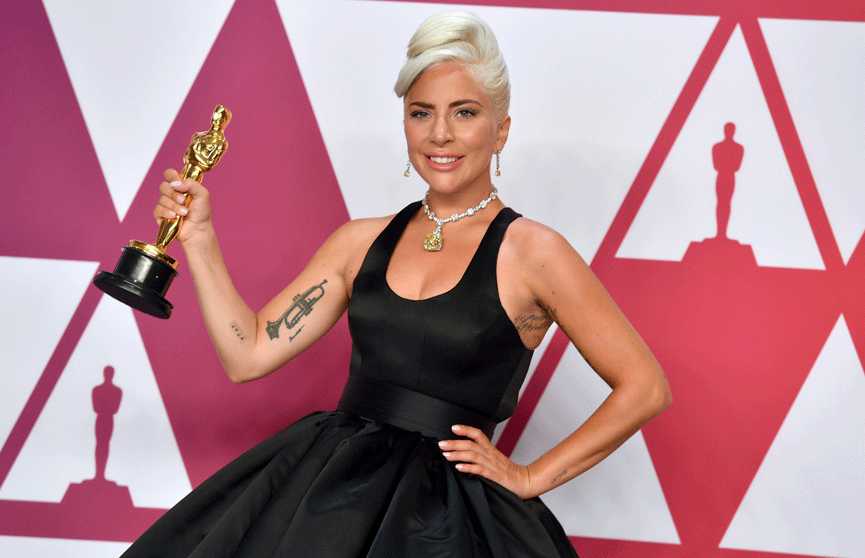 Казусы «Оскара»: актёр Рами Малек не смог устоять на подиуме, а Леди Гага расплакалась прямо на сцене