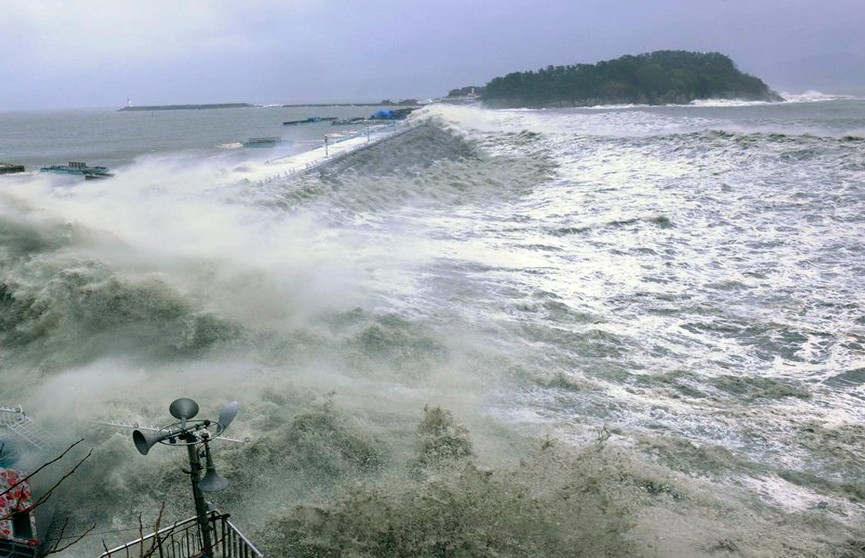 Мощный тайфун «Конг-рей» надвигается на Южную Корею