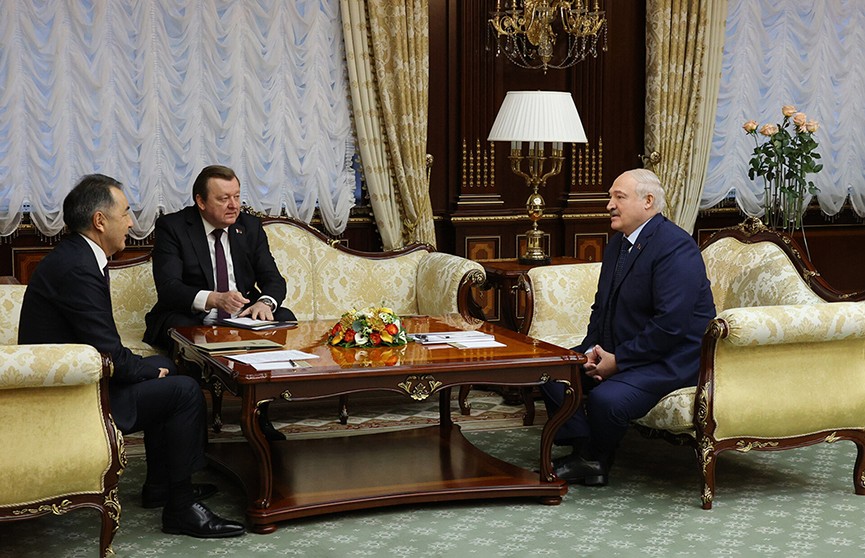 Александр Лукашенко провел встречу с председателем Коллегии ЕЭК Бакытжаном Сагинтаевым