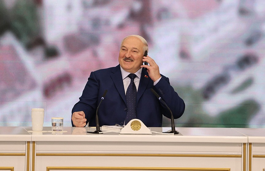 А. Лукашенко: В Беларуси появится отечественный мобильный телефон