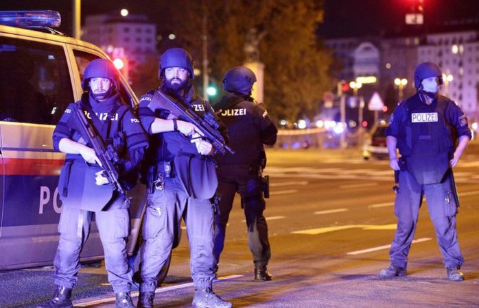 Стрельба в Вене: есть убитые и раненые, полиция ищет нападавших